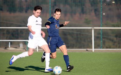 Fußballer stehen in den Startlöchern