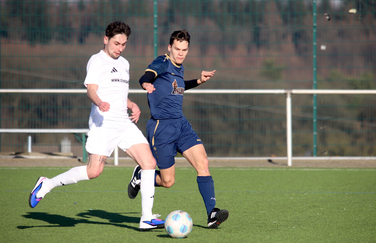 Fußballer stehen in den Startlöchern Fußballer stehen in den Startlöchern