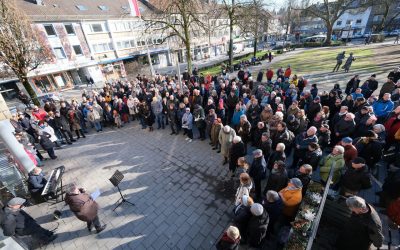 200 Ronsdorfer gegen Rechts beim Holocaust-Gedenktag