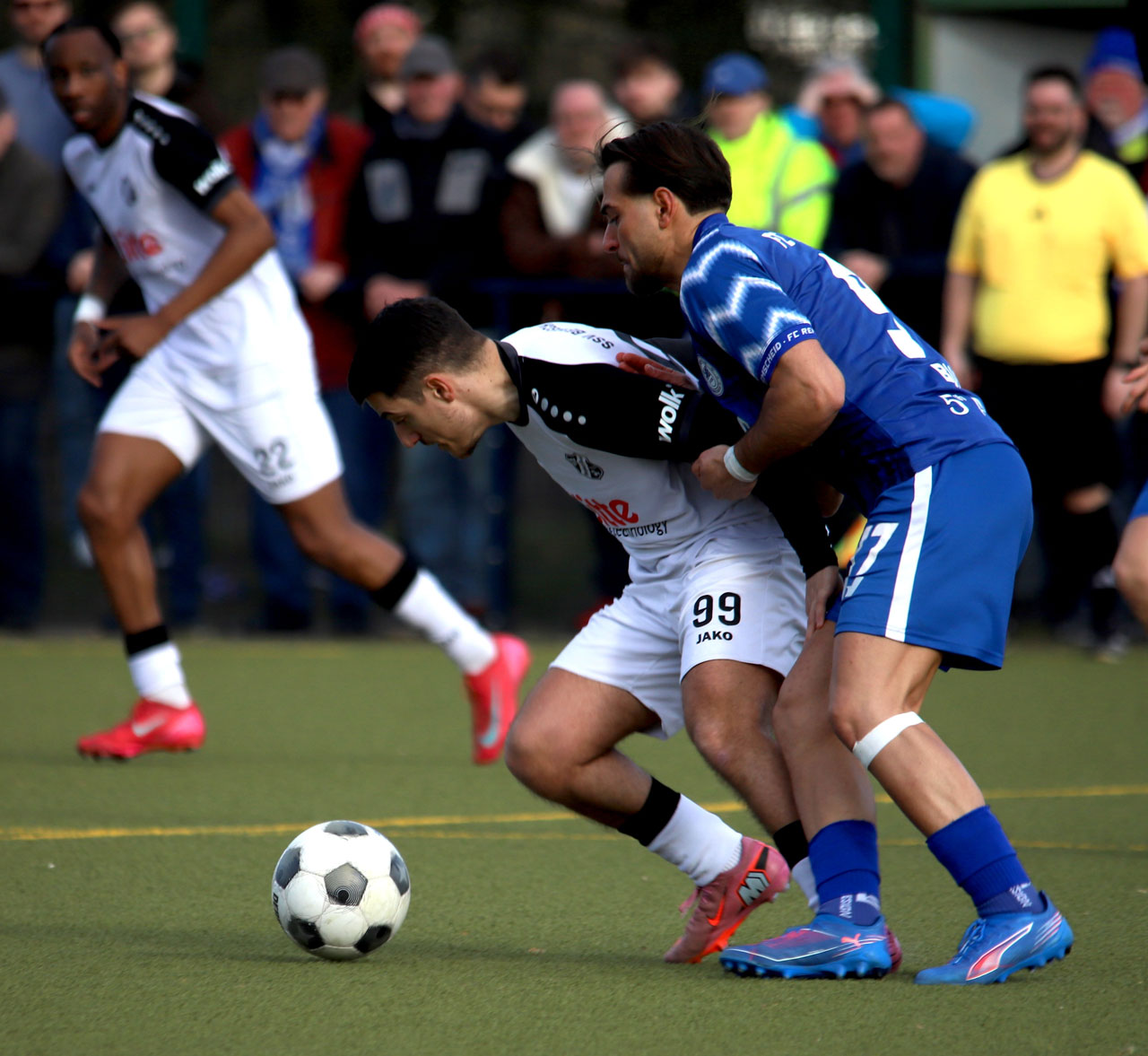 Bergisch Born siegt gegen den FCR Bergisch Born siegt gegen den FCR