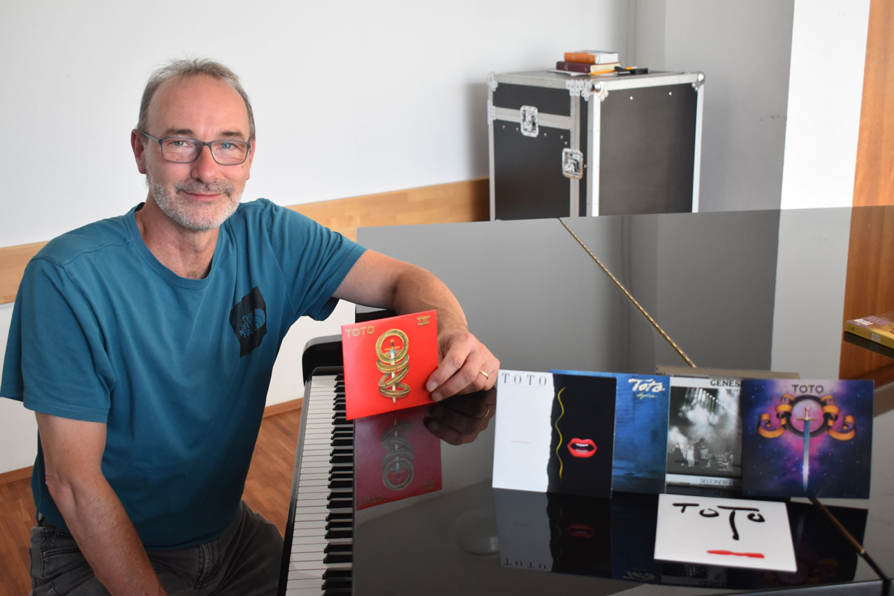 Er mag Musik von Toto und Genesis