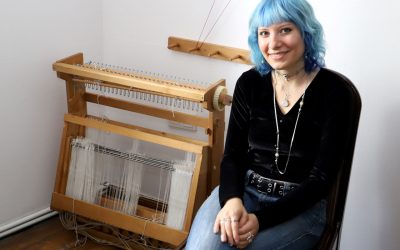 Verbindung aus Texten und Weben