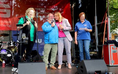 Wein, Musik, gute Laune auf dem Bandwirkerplatz