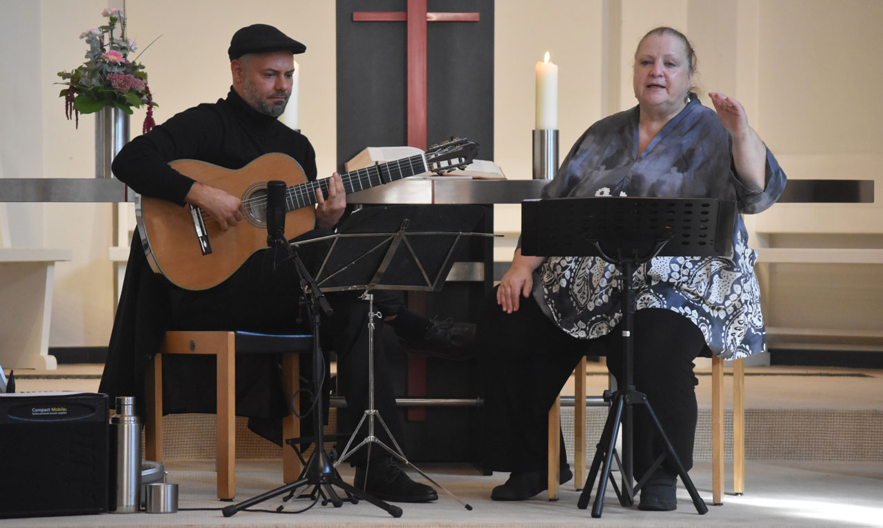 Erfahrenes Duo mit lateinamerikanischer Musik Erfahrenes Duo mit lateinamerikanischer Musik