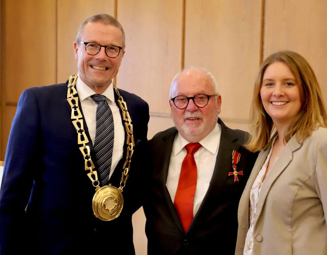 Verdienstkreuz für Scheuermann-Giskes Verdienstkreuz für Scheuermann-Giskes