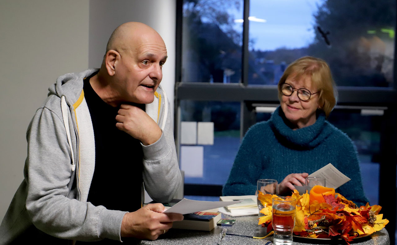 Mit leichter Feder geschrieben