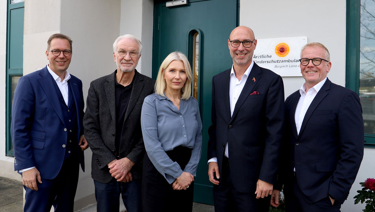 Drei Sparkassen stärken Kinder- und Jugendschutz Drei Sparkassen stärken Kinder- und Jugendschutz