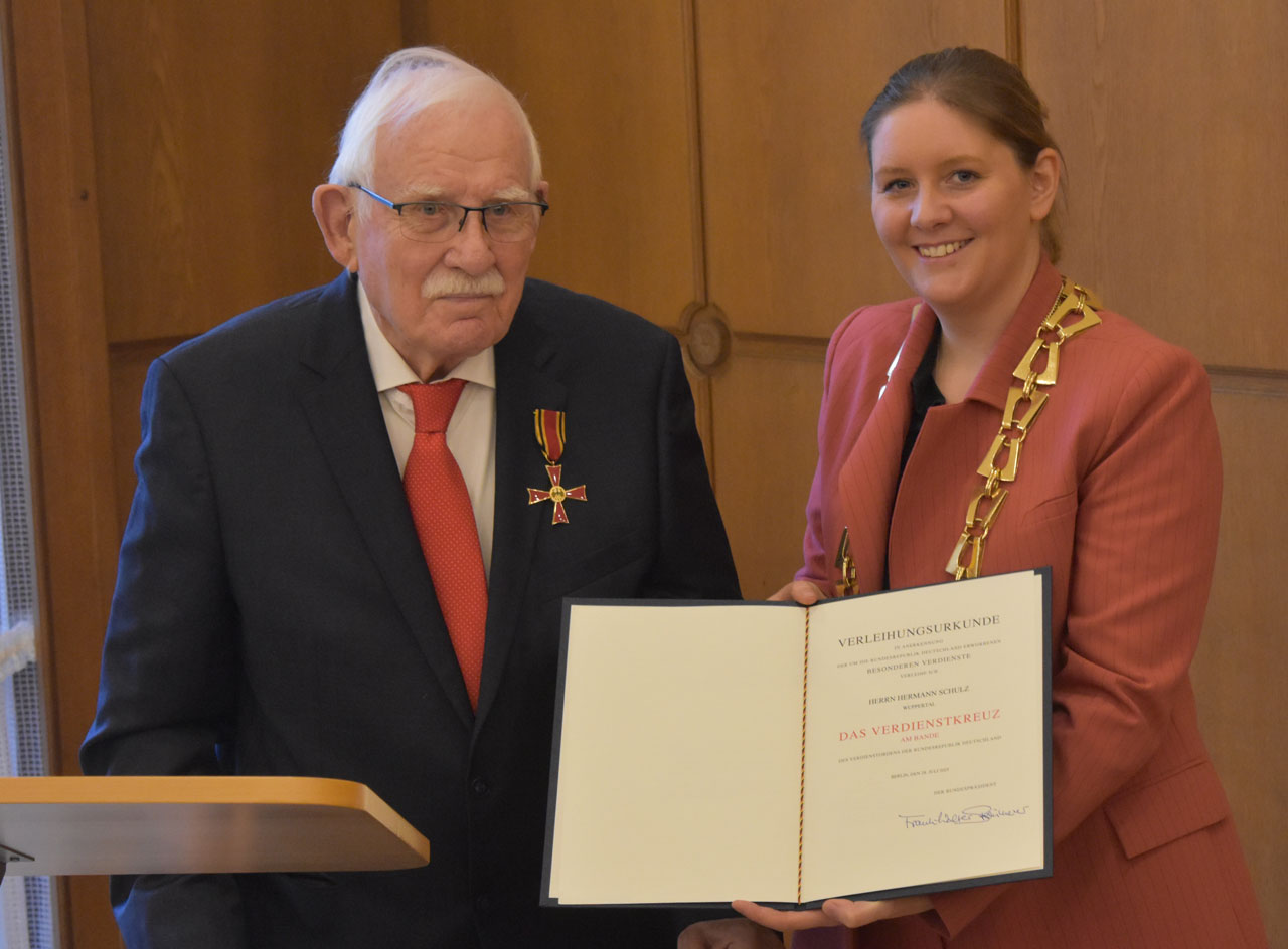 Bundesverdienstkreuz für Schulz